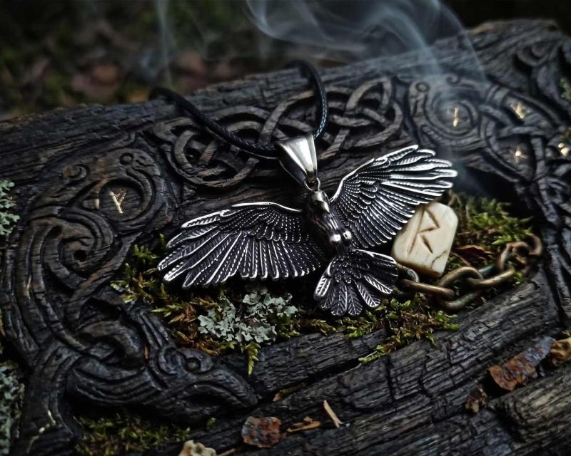 Stainless steel raven Hugin
